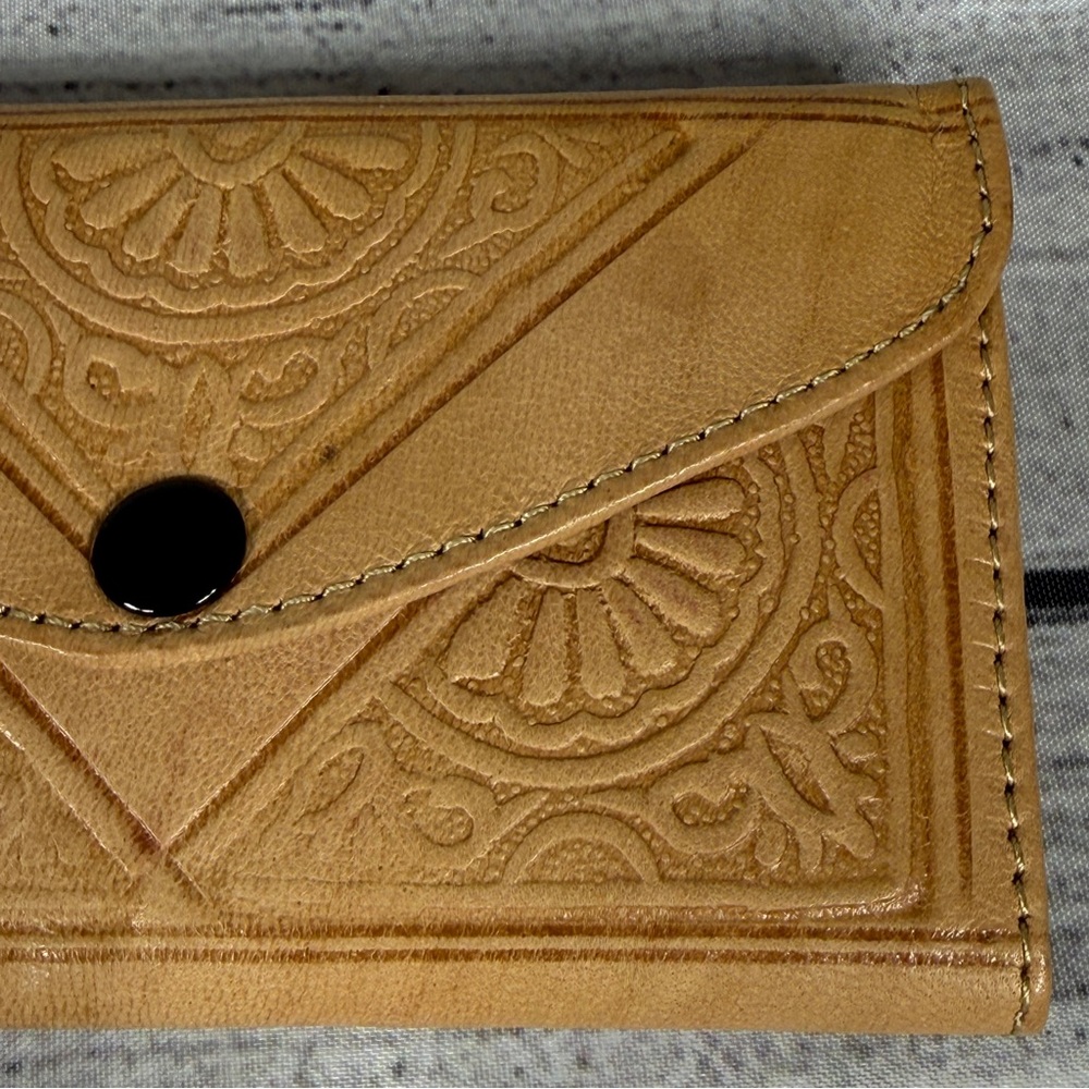 Tan Hand Tooled Embossed Leather Wallet - Unbranded - Picture 2 of 9